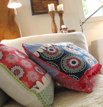 bunte Kissen Kissen blau Kissen pink Kissen rosa Kissen rot Kissen kaufen Kissen Shop Kissenshop Sofa Kissen Dekokissen Sofakissen Zierkissen